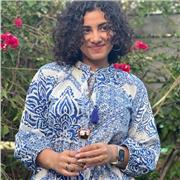 Profesora titulada con más de dos años de experiencia